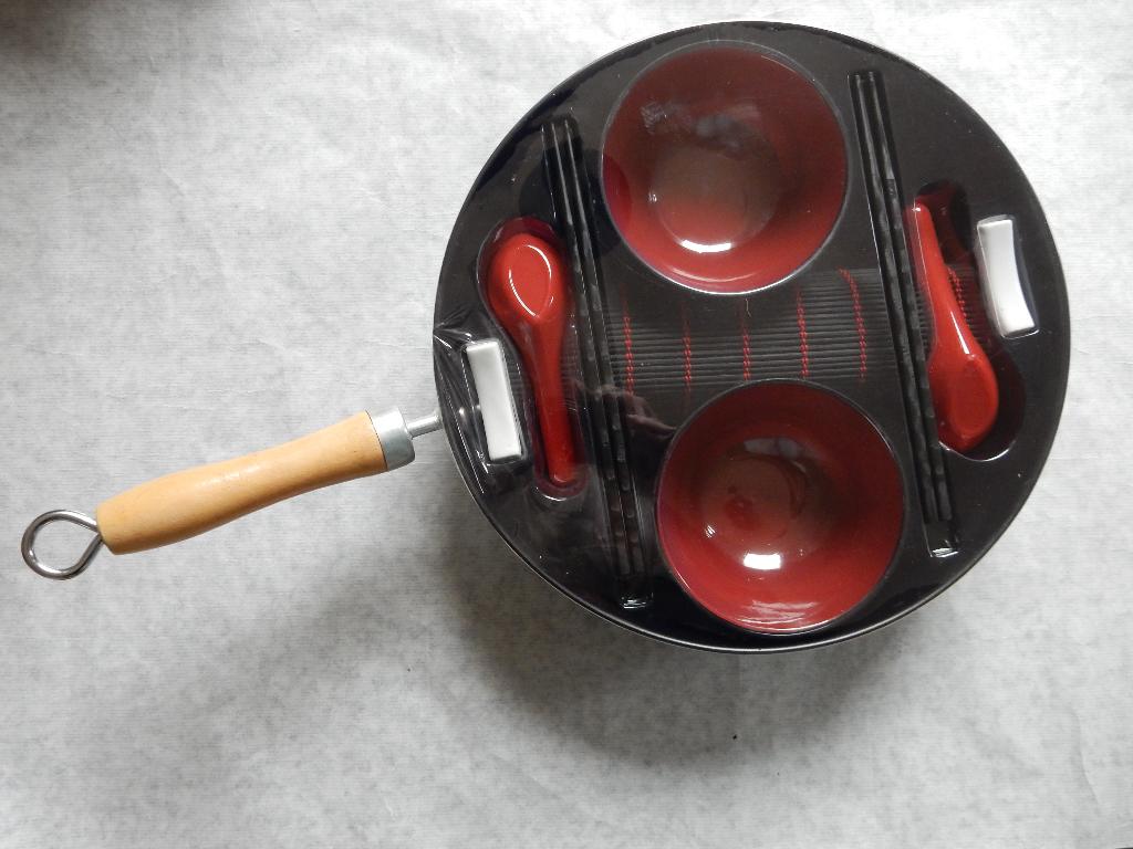 Wok wokpan wokset + schaaltjes eetstokjes leggers lepels, Ophalen of Verzenden, Nieuw, Overige materialen, Wok