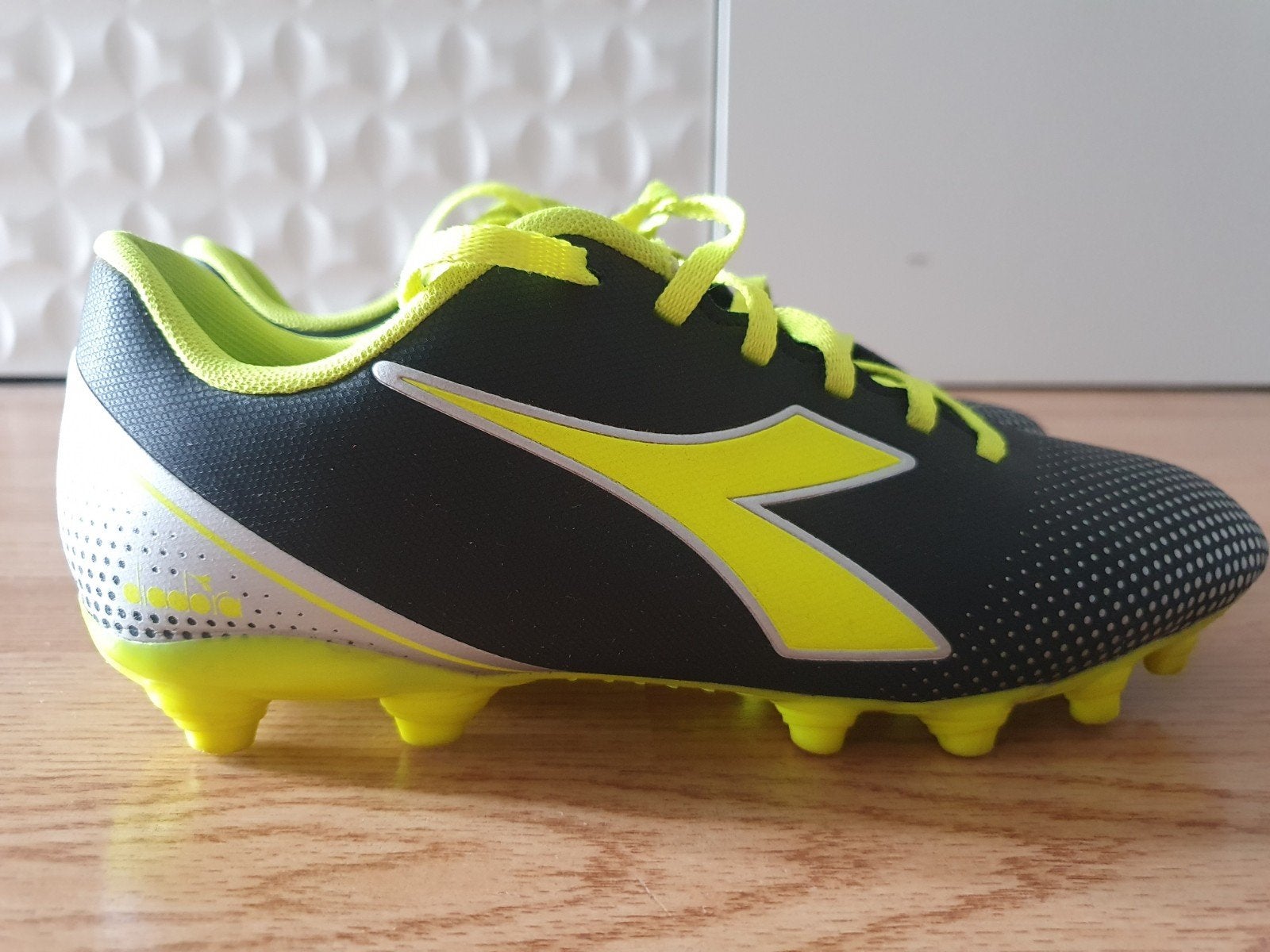 Diadora voetbalschoenen maat 40,5, Sport en Fitness, Voetbal, Ophalen of Verzenden, Gebruikt, Schoenen
