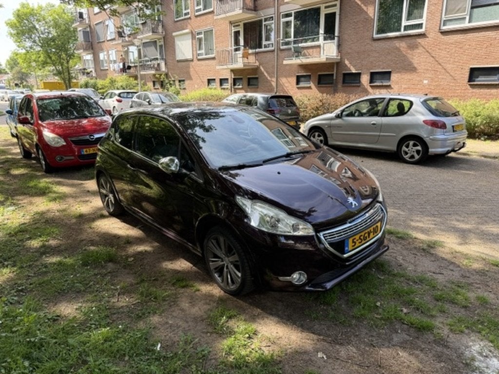 Peugeot 208 XY 1.6 THP 2013, Auto's, Voorwielaandrijving, Zwart, 49 €/maand, Handgeschakeld