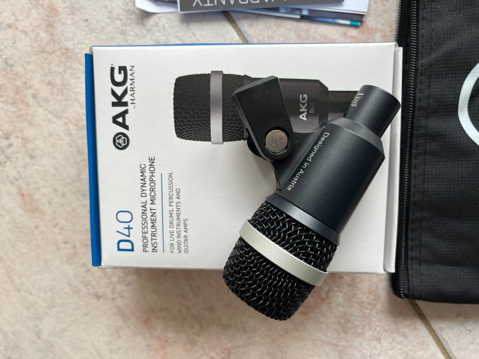 AKG D40 Instr. microphone te koop, incl STNDRT + XLR kabel., Ophalen of Verzenden, Nieuw, Instrumentmicrofoon