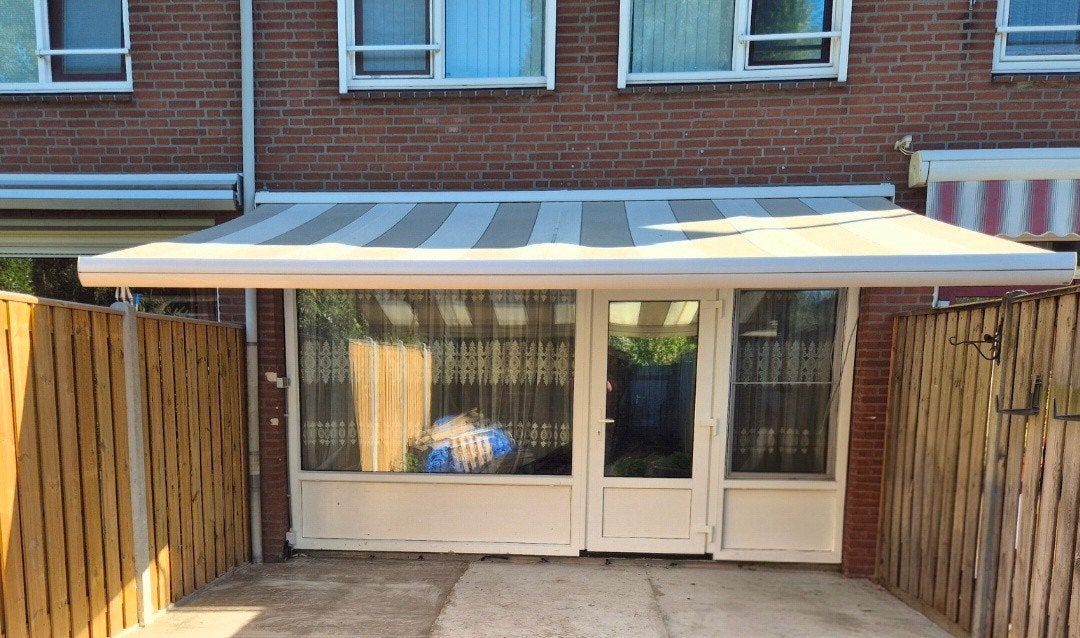 Zonnescherm knikarmscherm beige/wit  400Bx300 uitval, 450 cm of meer, Elektrisch, Ophalen of Verzenden, Zo goed als nieuw