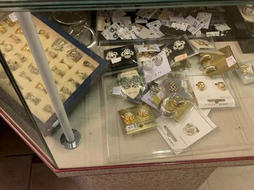 Diverse sieraden: ringen, oorbellen, broches, kettingen, Met kristal, Overige materialen, Gebruikt, Ophalen of Verzenden