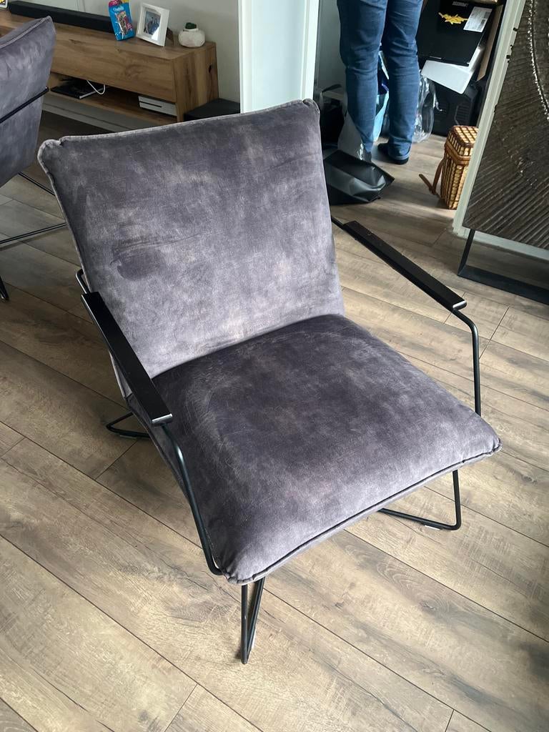 Comfortabele lounge stoelen - Grijs fluweel en zwart metaal, Ophalen, 75 tot 100 cm, Zo goed als nieuw, Metaal