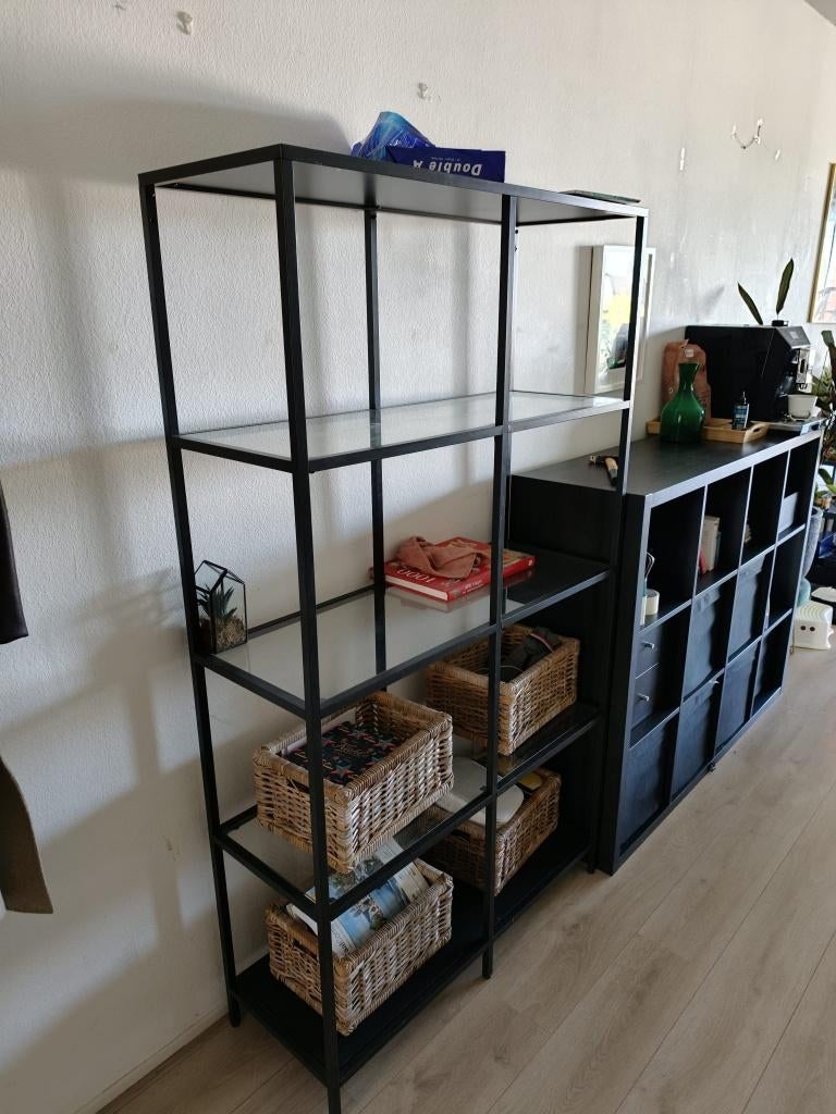 IKEA VITTSJÖ glazen stellingkast, Ophalen, Zo goed als nieuw