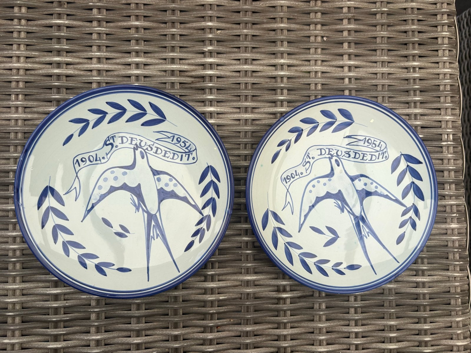 Set van 2 Antieke Delfts Blauwe Borden - Zwaluw Decor, Antiek en Kunst, Ophalen of Verzenden