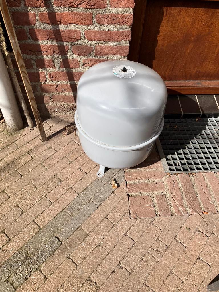 Expansievat 35 L. Drukvat, Ophalen, Gebruikt, Minder dan 3 jaar oud, Minder dan 20 liter