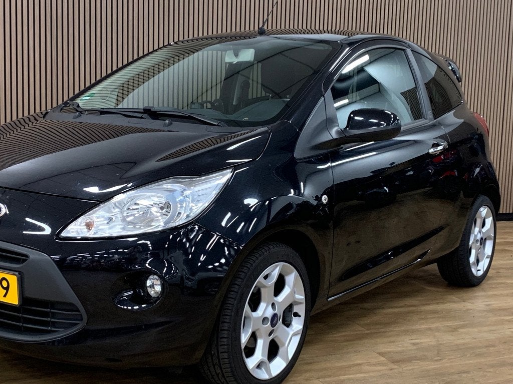 Ford Ka 1.2 Titanium X start/stop|Pano|109000KM|Stoelverwarm, Voorwielaandrijving, Stof, Gebruikt, 4 cilinders