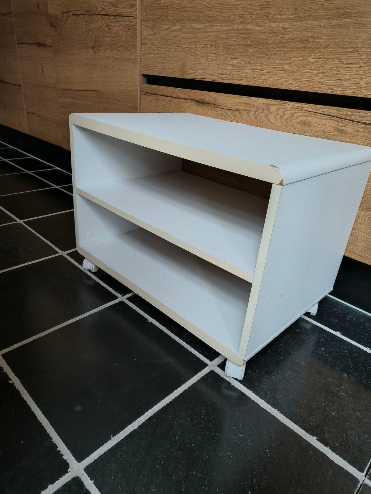 Wit houten kastje op wieltjes, Ophalen, Gebruikt