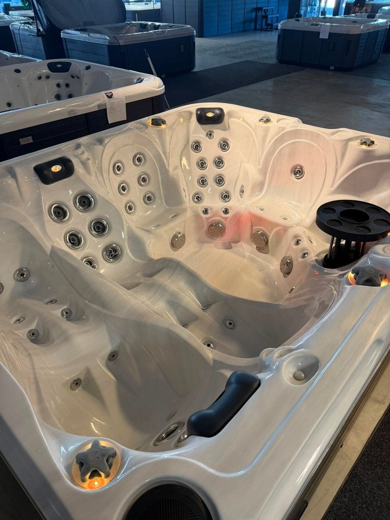 Luxe Passion Desire Jacuzzi / Spa – Nu € 5.950, Ophalen, Zo goed als nieuw, Trap, Vast