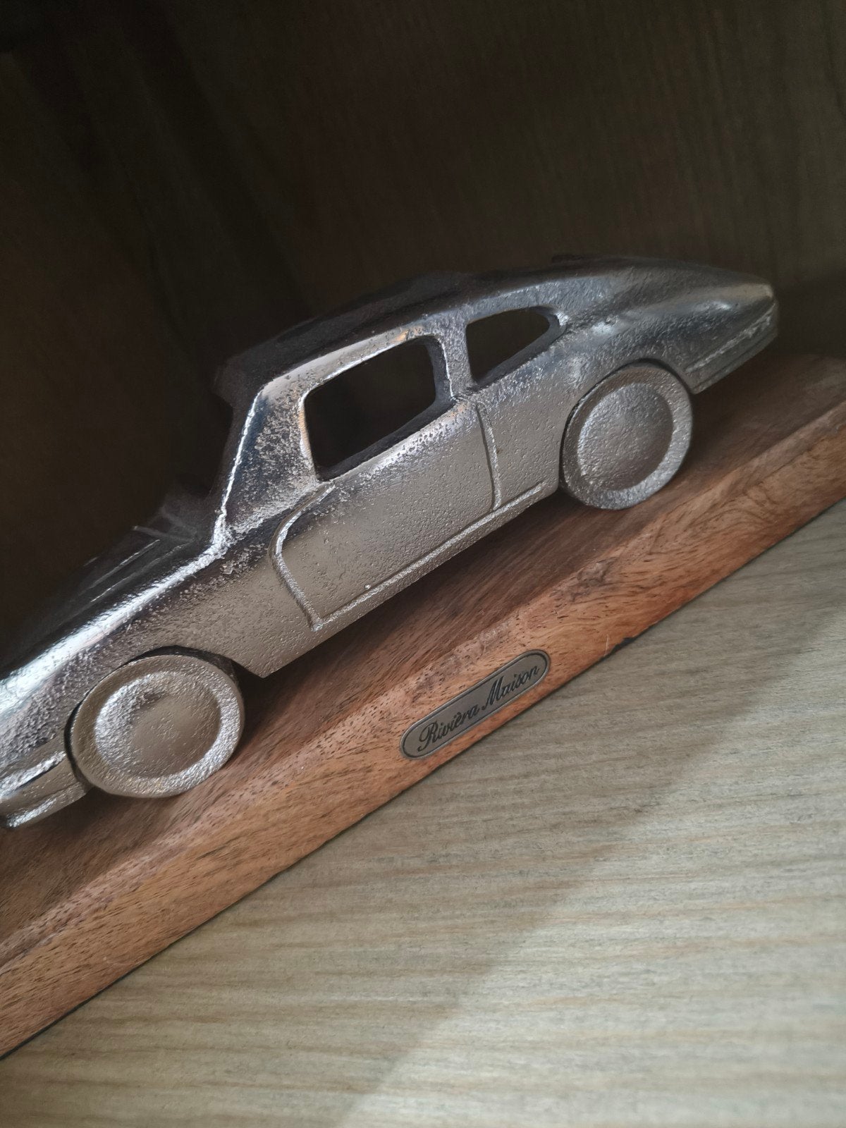 Riviera Maison decoratieve auto op houten sokkel, Ophalen, Metaal, Zilver, Landelijk
