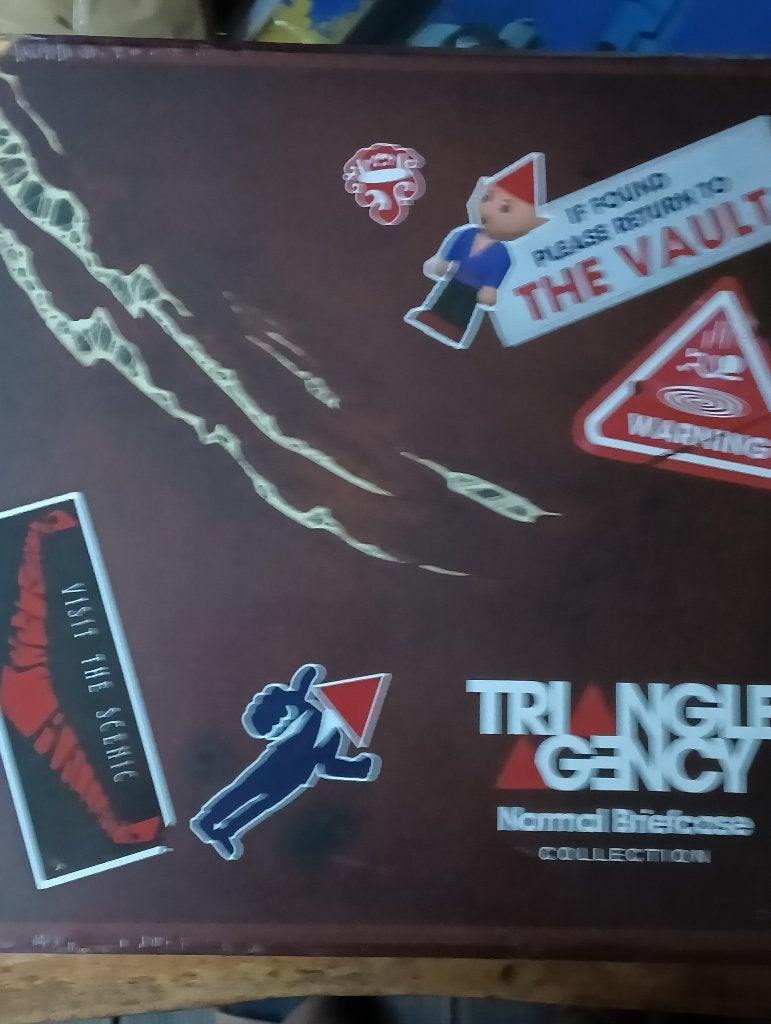 Triangle Agency: Normal Briefcase Collection, Ophalen of Verzenden, Nieuw, Triangle Agency