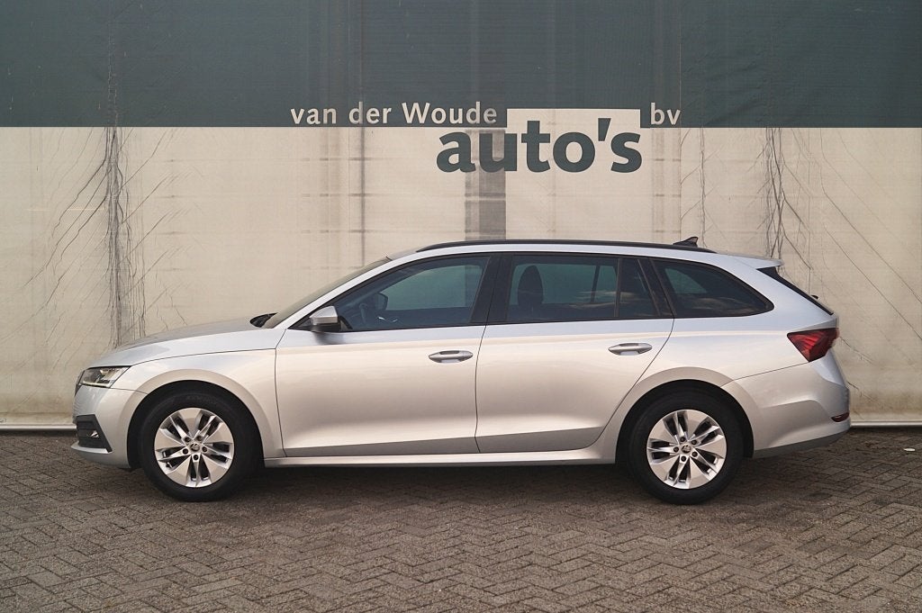 Skoda Octavia Combi 1.0 TSI 110pk Business Edition -NAVI-ECC, 21 km/l, Dealer onderhouden, Stof, Gebruikt