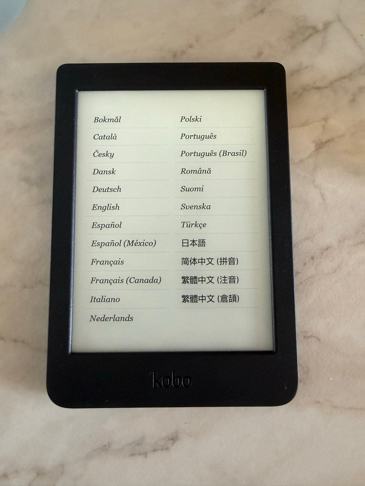 Kobo Nia e-reader met hoesje, Gebruikt, Ophalen of Verzenden, 4 GB of minder, Touchscreen