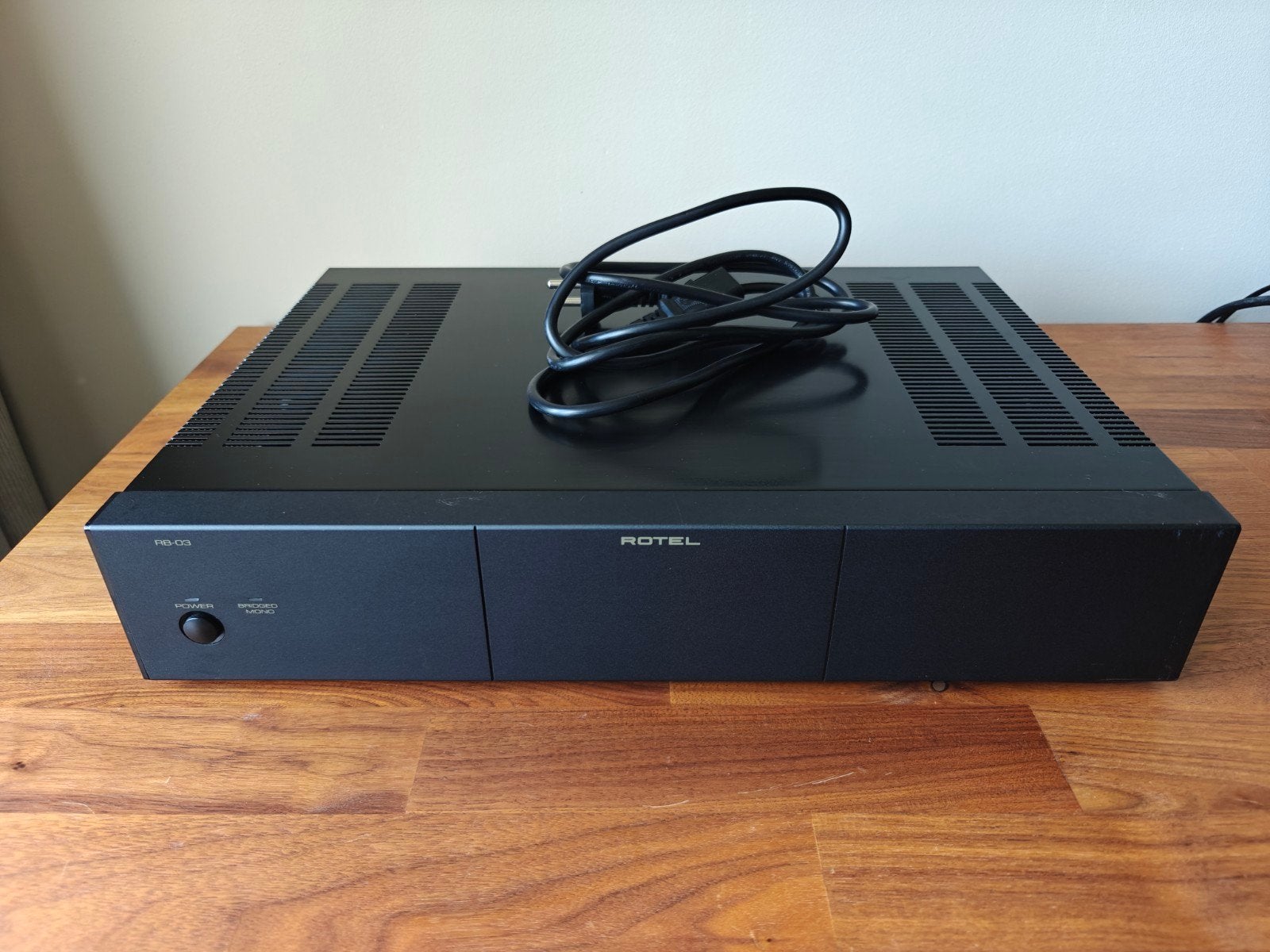 Rotel RB-03 Stereo Eindversterker (Recent onderhoud gehad), Gebruikt, 60 tot 120 watt, Stereo, Ophalen