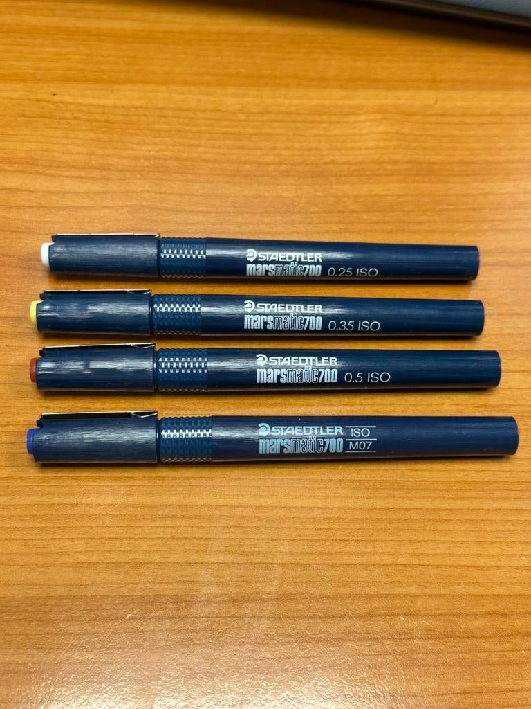 mooie set 4 Staedtler Mars Matic 700 technische tekenpennen, Verzamelen, Pennenverzamelingen, Ophalen of Verzenden, Gebruikt, Overige typen
