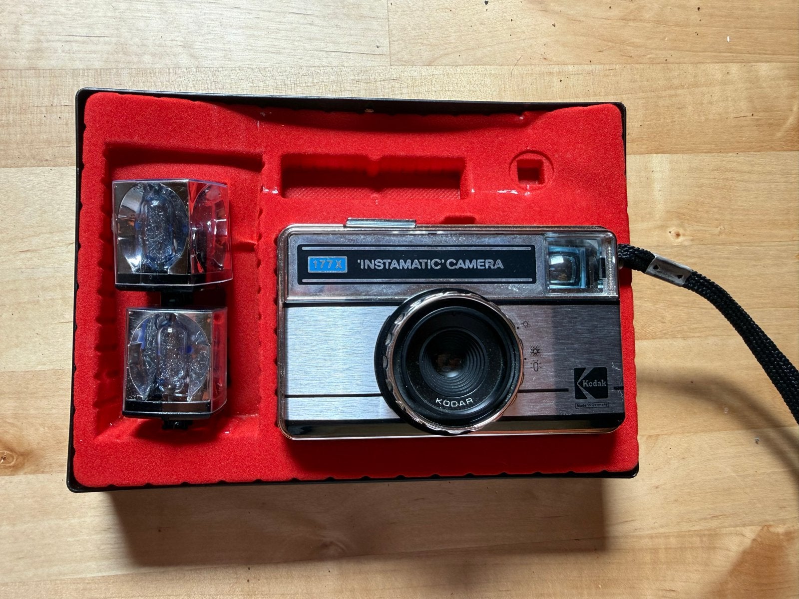Kodak Instamatic 177X Camera met flitsblokjes, Ophalen, Zo goed als nieuw, Compact, Kodak