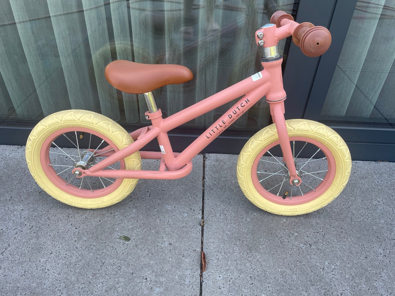 Little Dutch loopfiets 12 inch roze - Zo goed als nieuw, Fietsen en Brommers, Ophalen of Verzenden, Zo goed als nieuw, Minder dan 16 inch