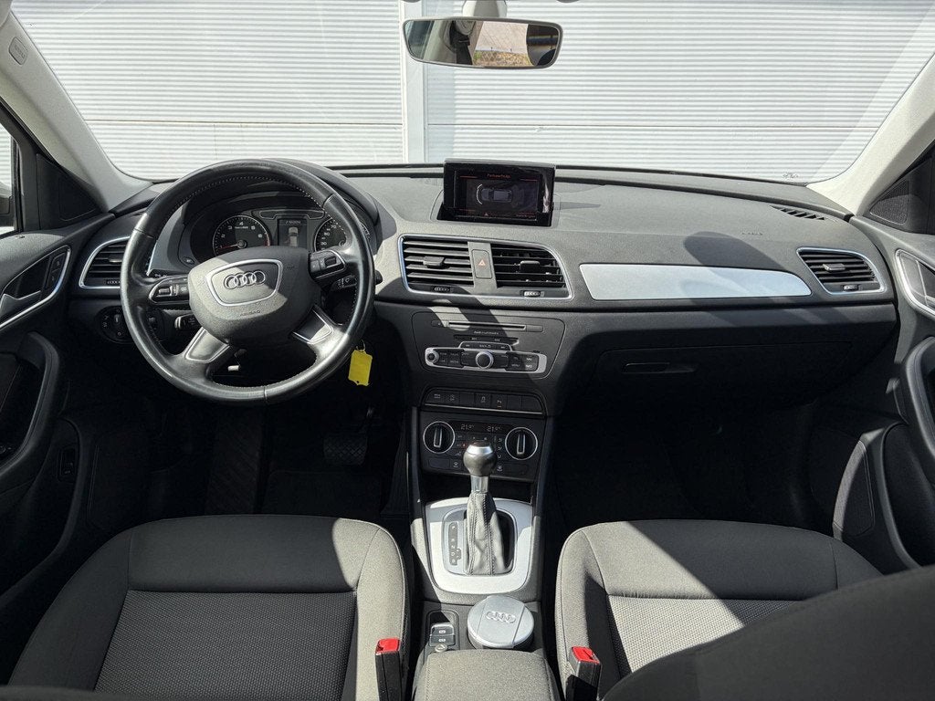 Audi Q3 1.4 TFSI CoD Adrenalin / Trekhaak ( 1800 kg ) / Navi, 4 cilinders, Origineel Nederlands, SUV of Terreinwagen, 17 km/l