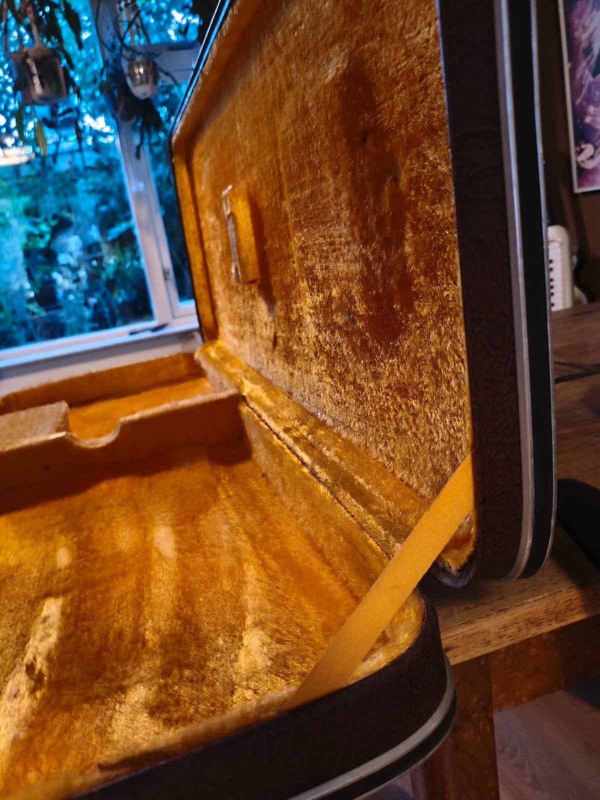 vintage hardcase gitaarkoffer met goudgele pluche voering, Ophalen of Verzenden, Gebruikt, Elektrische gitaar