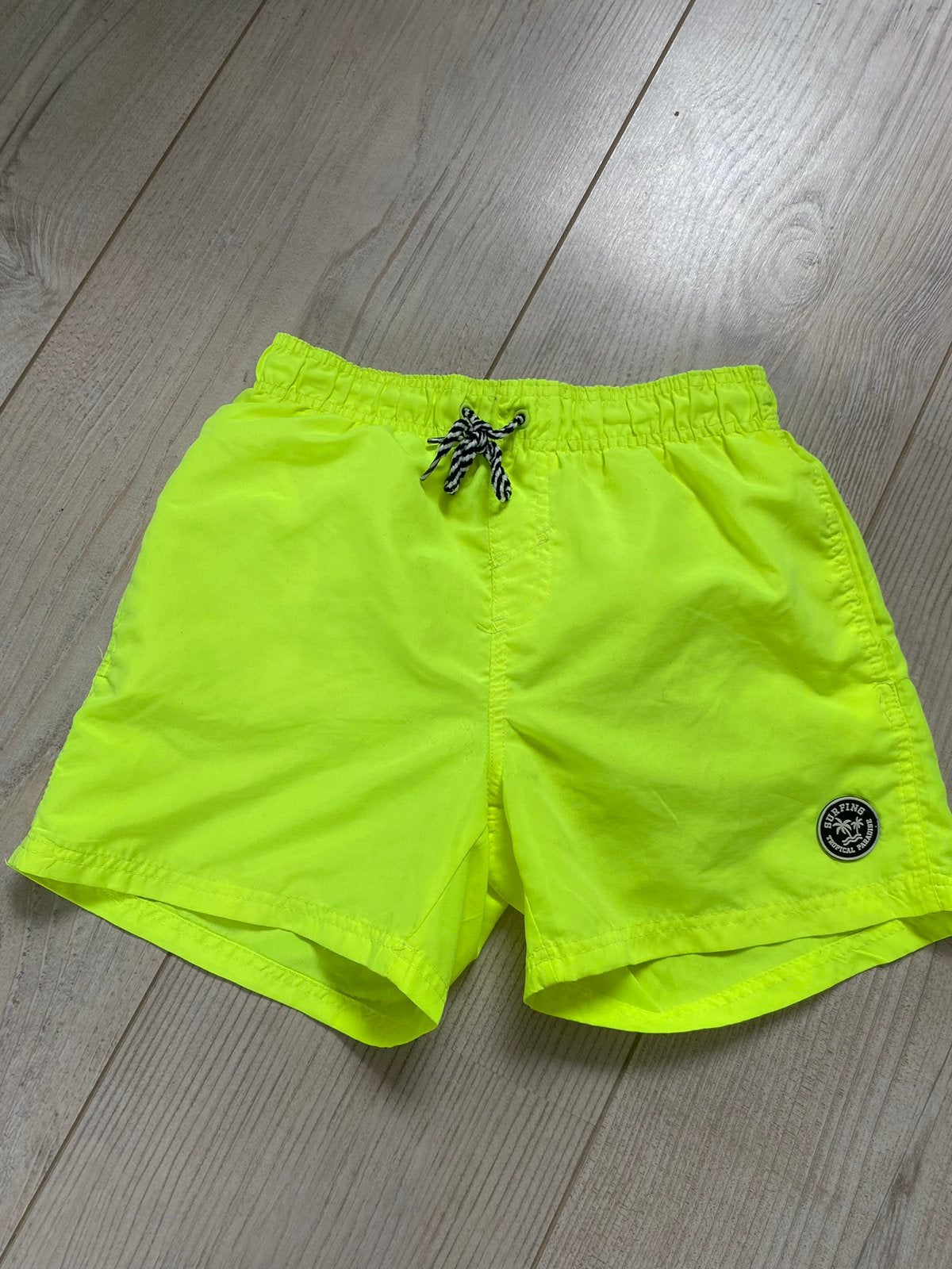 Gaaf neon geel zwemshort, maat 176, Kinderen en Baby's, Ophalen of Verzenden, Zo goed als nieuw, Jongen, Sport- of Zwemkleding