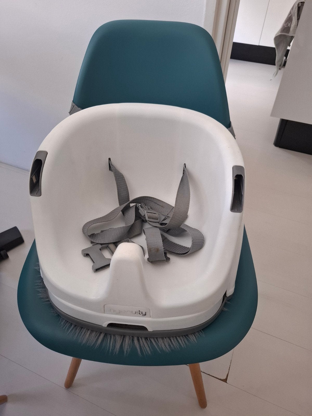 Ingenuity Baby Base 2-in-1 Zitje met Veiligheidsgordel, Ophalen, Zo goed als nieuw, Meegroeistoel, Gordel(s)