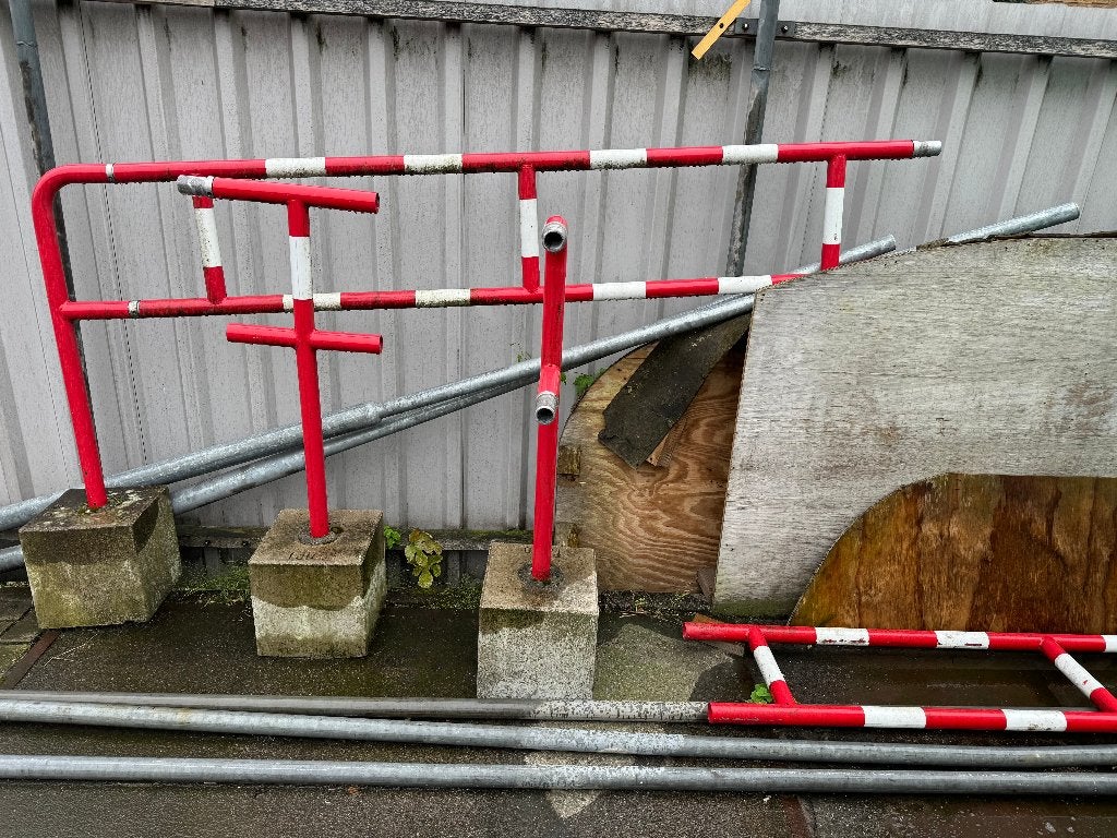 Falco geleide hekwerk rood/wit, Tuin en Terras, Ophalen of Verzenden, Gebruikt, IJzer, Overige typen