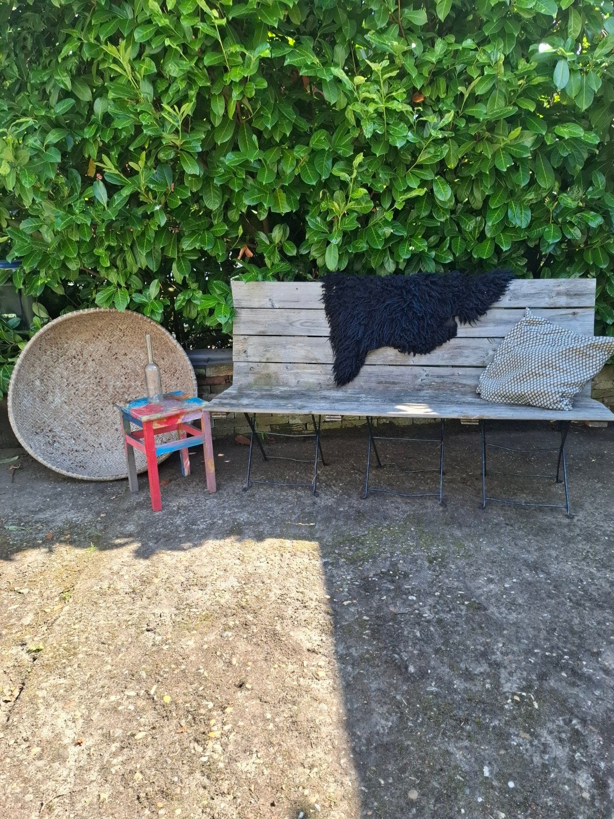 Tuinbank met metalen onderstel (Frans) met gratis tafeltje, Ophalen, Gebruikt, Hout