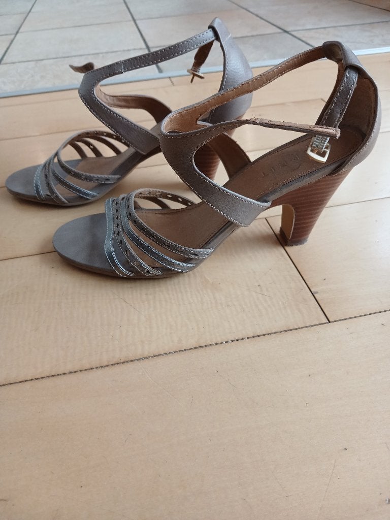 Schoenen, Ophalen, Beige, Sandalen of Muiltjes, Zo goed als nieuw