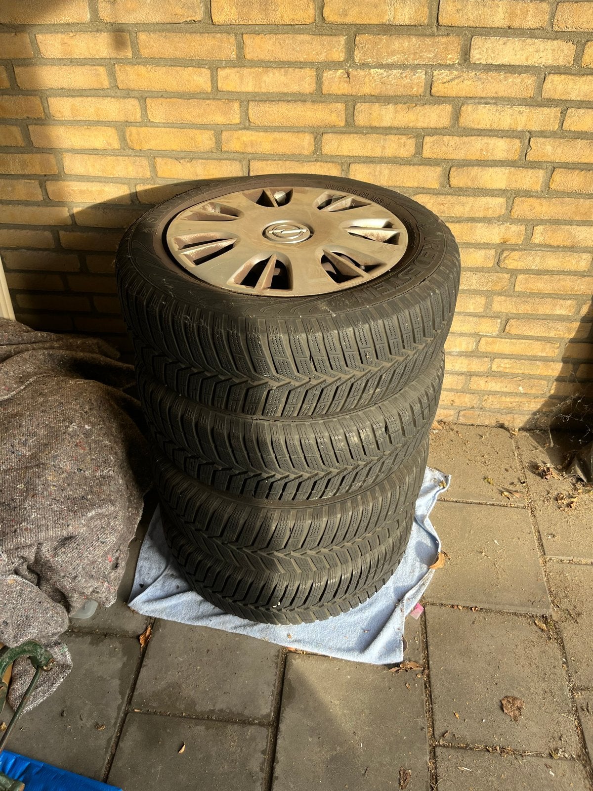Vredestein Snowtrac 3 winterbanden met wieldoppen (185/65 R1, Auto-onderdelen, Ophalen, Gebruikt, 15 inch, Banden en Velgen