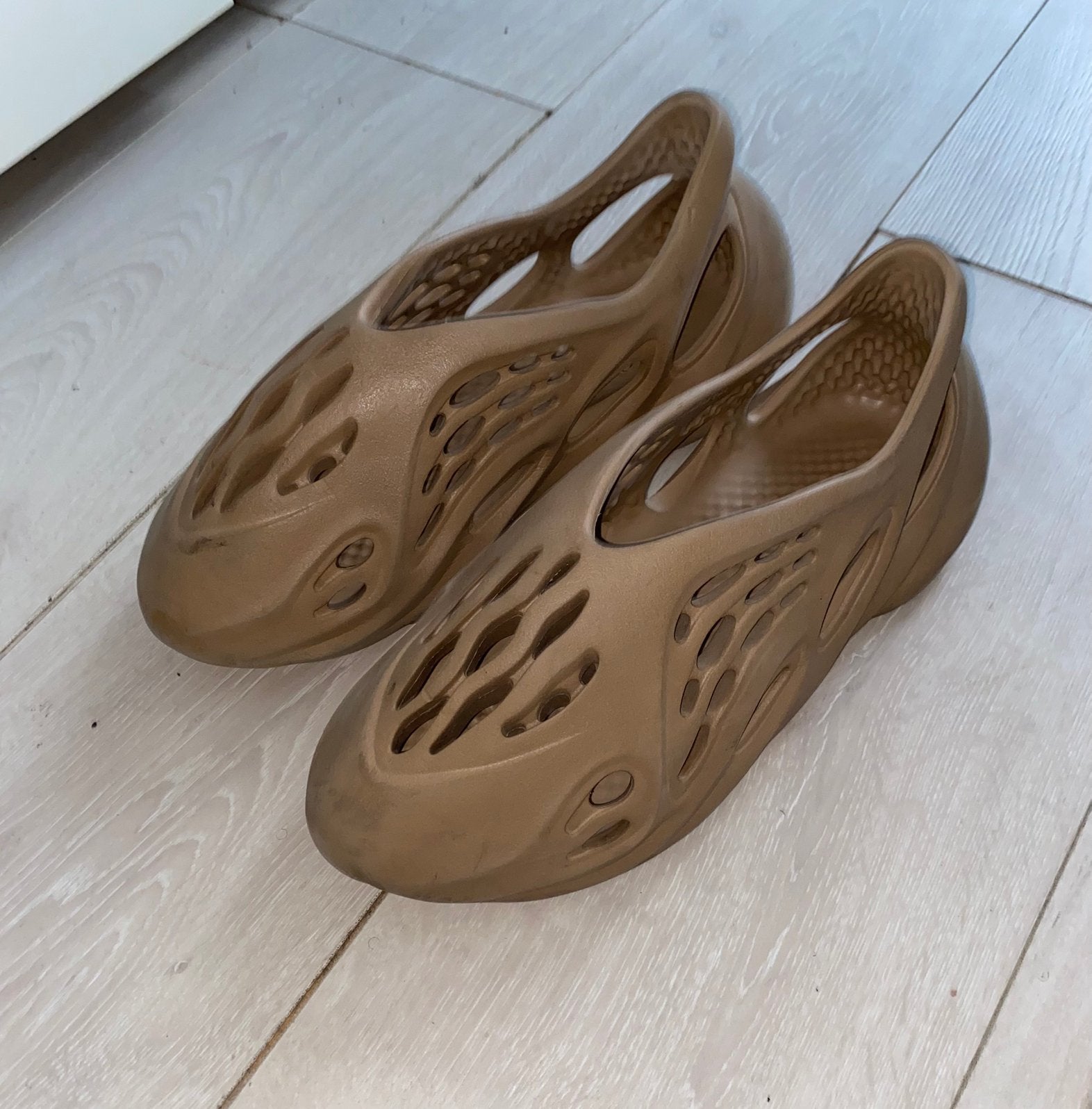 Adidas Yeezy Foam Runners - maat 44, Kleding | Heren, Schoenen, Ophalen, Gedragen, Bruin