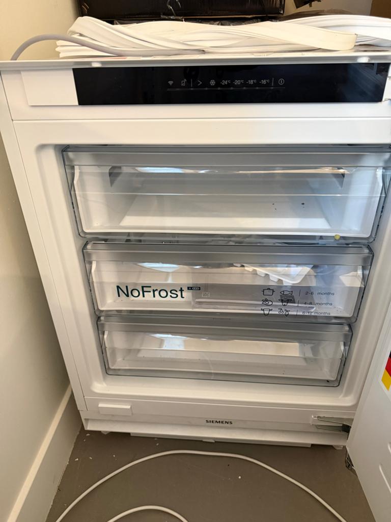 Siemens Inbouw Vrieskast - NoFrost - GU21NADE0/04, Minder dan 85 cm, Minder dan 60 cm, Zo goed als nieuw, Inbouw