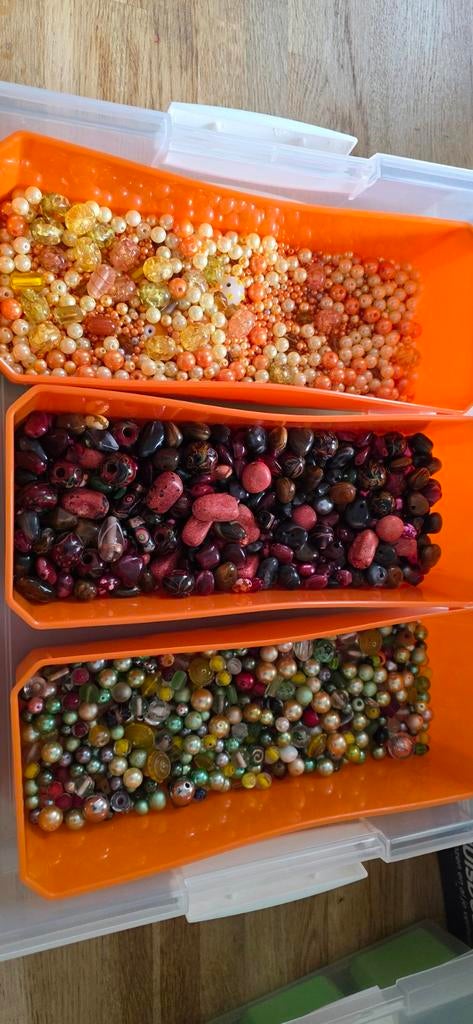 Grote partij kralen in diverse kleuren en maten, Hobby en Vrije tijd, Ophalen of Verzenden, Gebruikt, Kraal