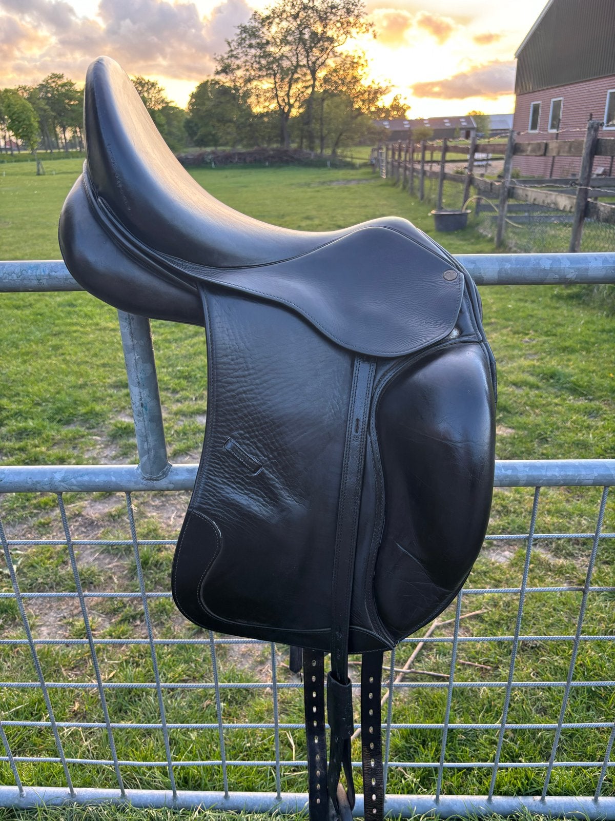 Busse 17,5 inch dressuurzadel, Dieren en Toebehoren, L (17.5 inch), Gebruikt, Dressuur, Ophalen of Verzenden
