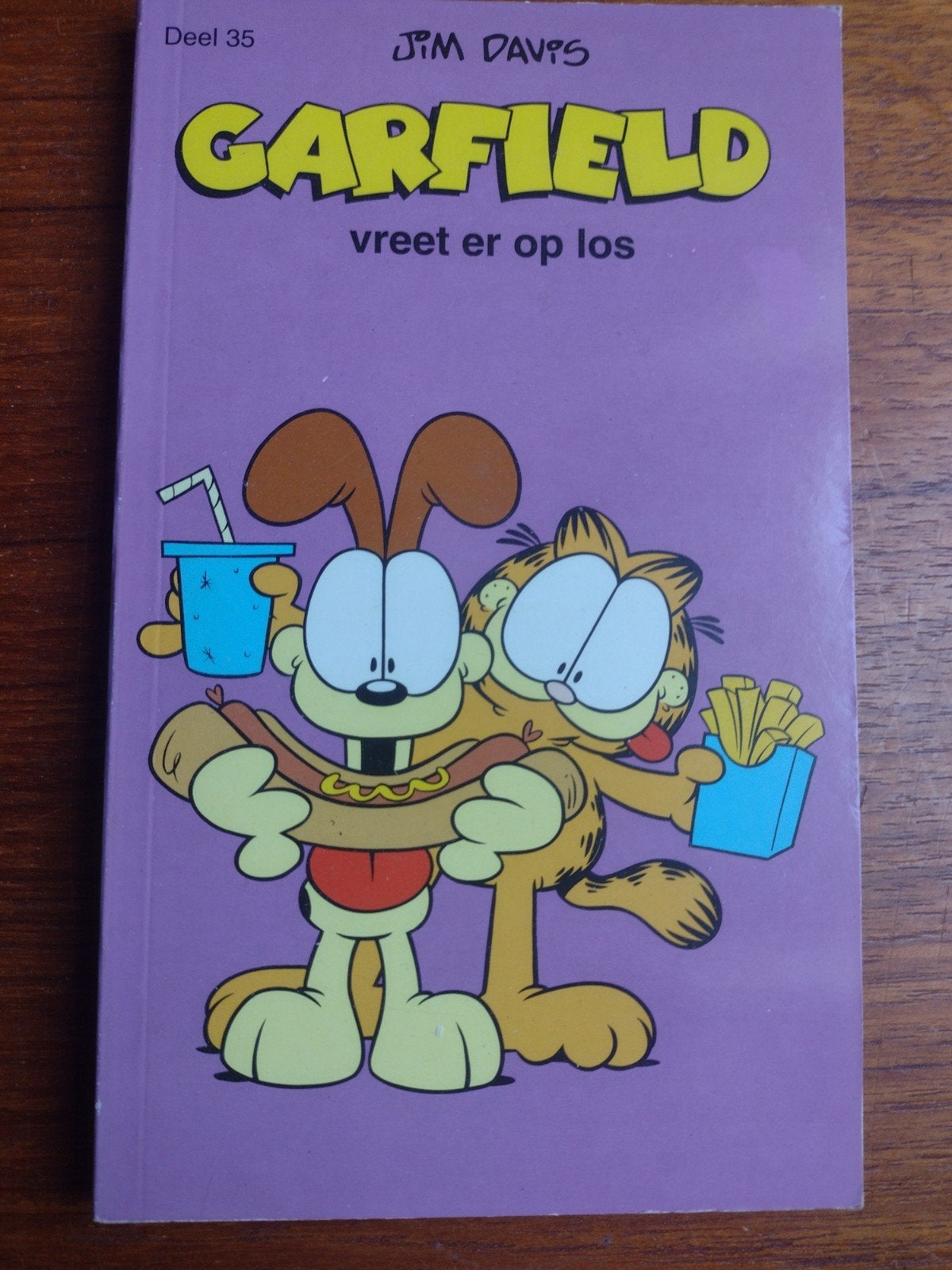 Garfield Deel 35: Vreet er op los - Jim Davis stripboek, Eén stripboek, Ophalen of Verzenden, Gelezen, Jim Davis