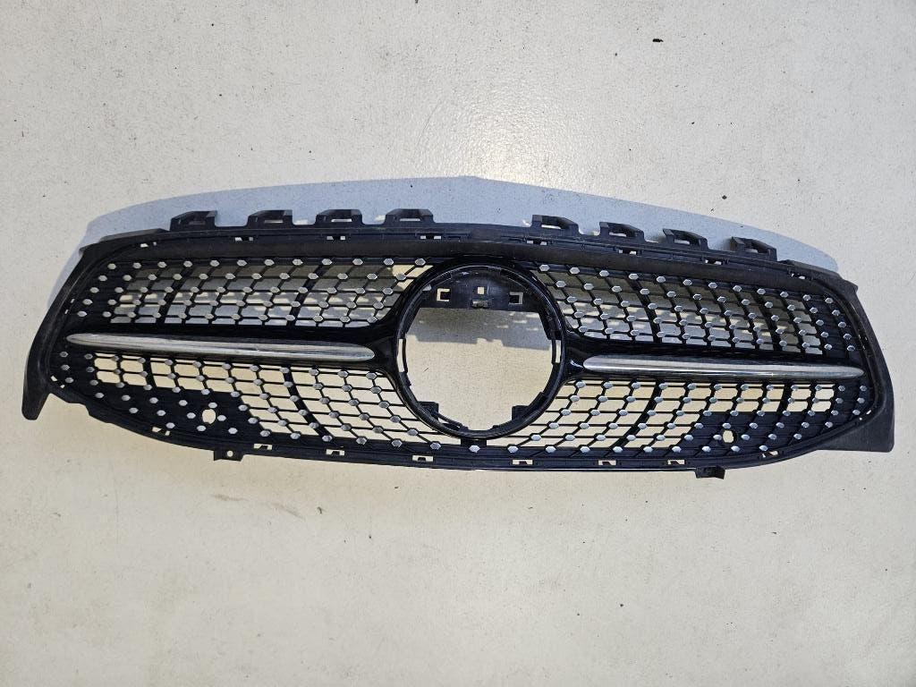 Originele Diamond grill voor de Mercedes-Benz CLA vanaf 2019, Gebruikt, Voor, Mercedes-Benz, Ophalen of Verzenden
