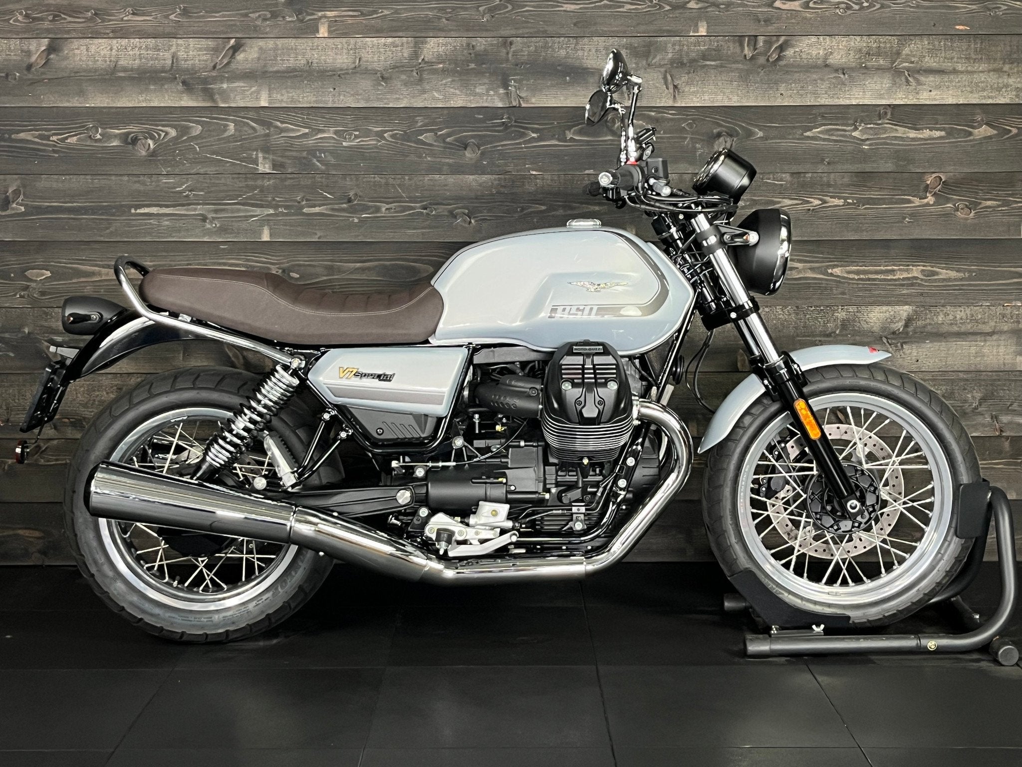 Moto Guzzi V7 IV 850 SPECIAL (bj 2023), Motoren, Bedrijf, Meer dan 35 kW, 850 cc, Naked bike