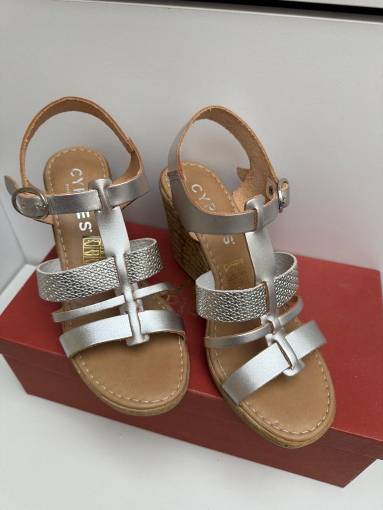 Dames zomer schoenen met sleehak, Overige kleuren, Ophalen of Verzenden, Zo goed als nieuw, Schoenen met hoge hakken