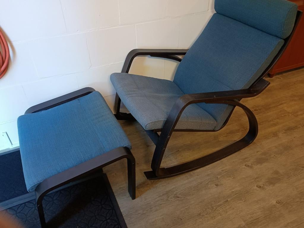 Ikea Poäng schommelstoel met voetenbankje - Blauw, Ophalen, Gebruikt, Modern, Scandinavisch, 75 tot 100 cm