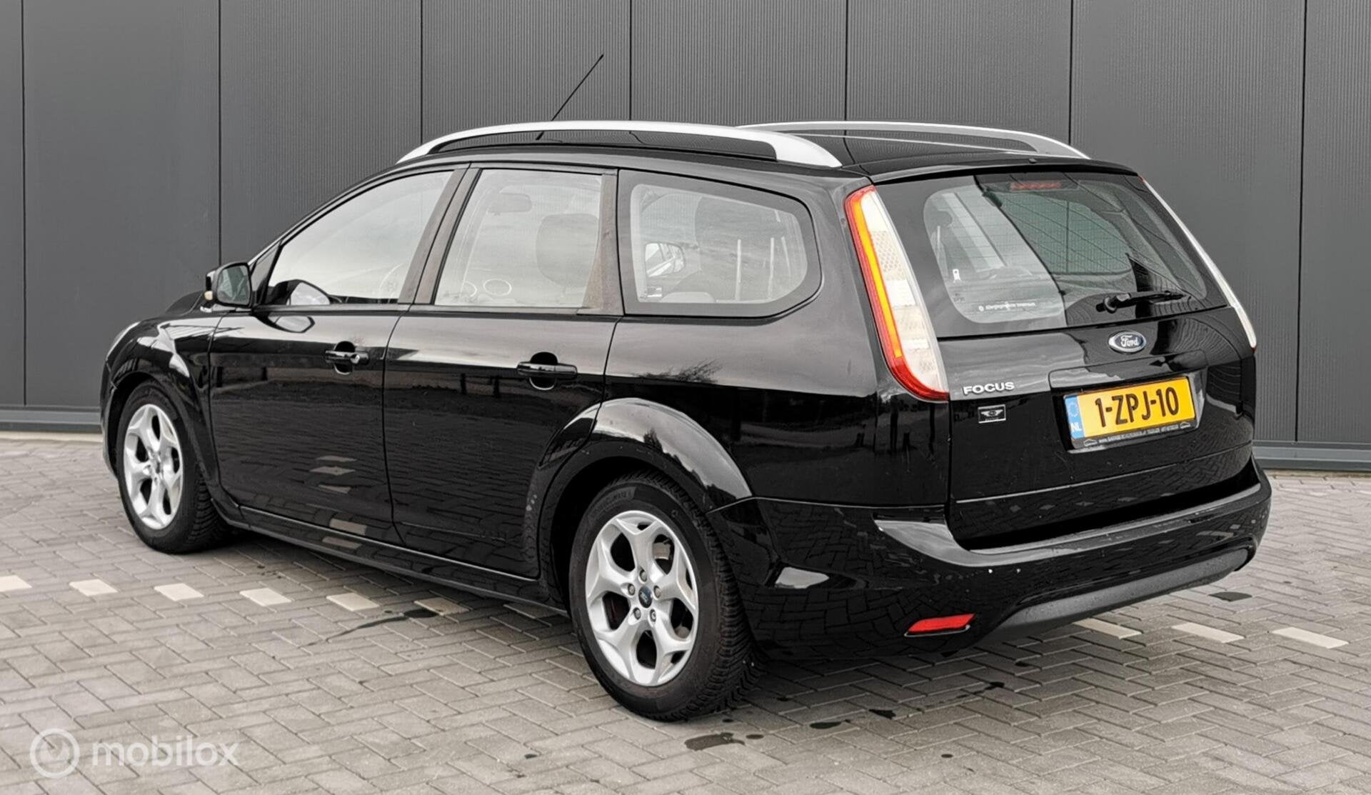 Ford Focus Wagon 1.6 Ghia 101PK/AIRCO/ELEKTR/CV/CRUISE/MTF/, Auto's, 1596 cc, Zwart, 635 kg, Zwart