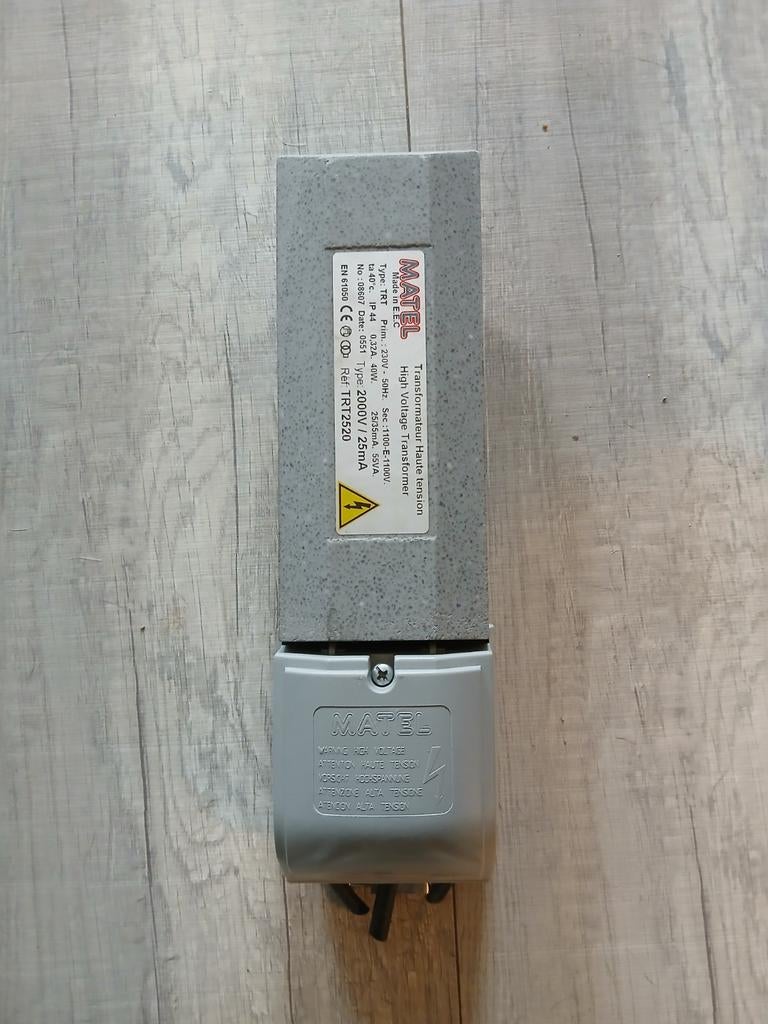 Hoogspanningstransformator voor bijvoorbeeld neon lampen, Ophalen of Verzenden