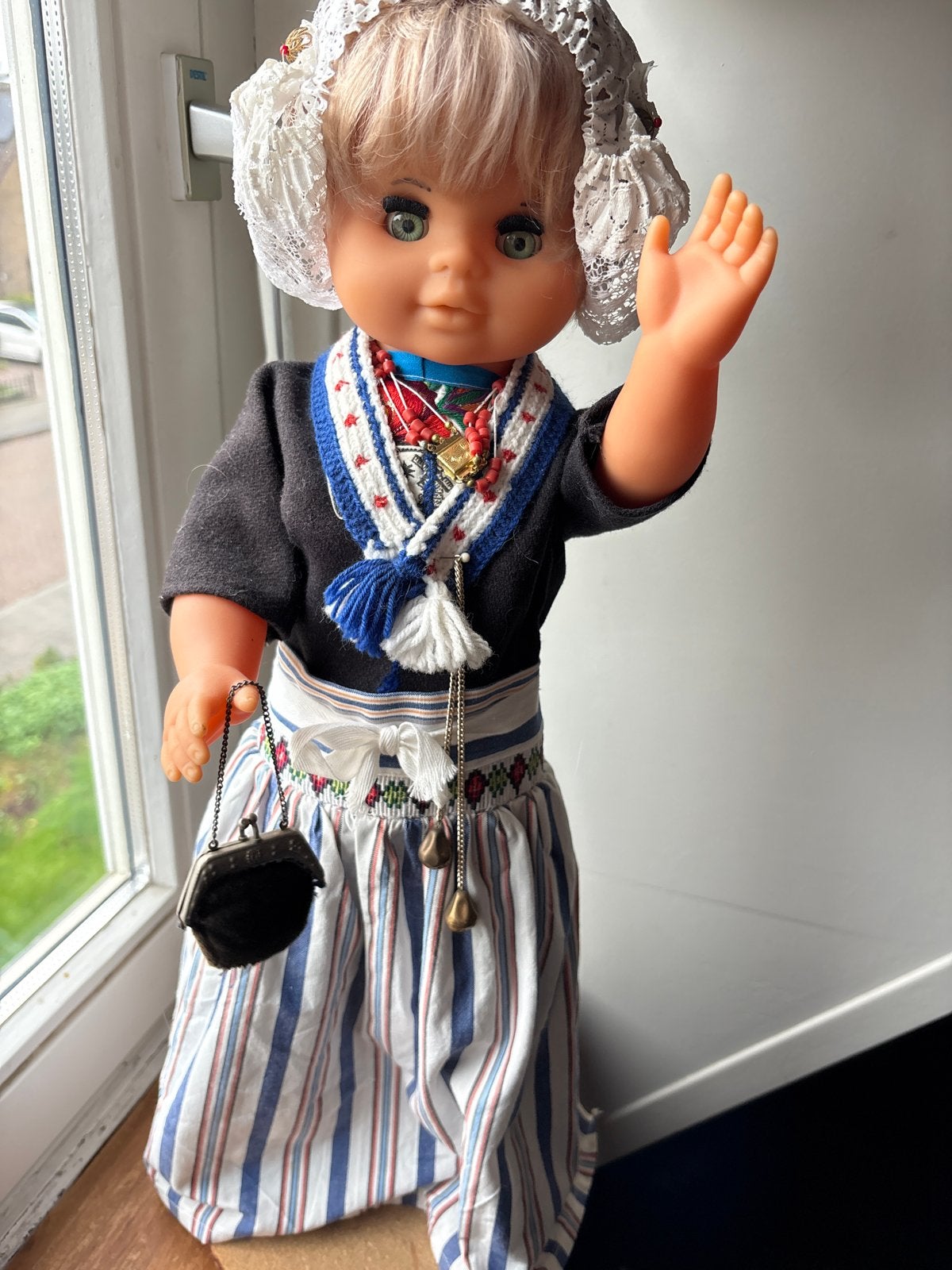Vintage Babypop in Volendammer klederdracht, Ophalen of Verzenden, Gebruikt, Babypop