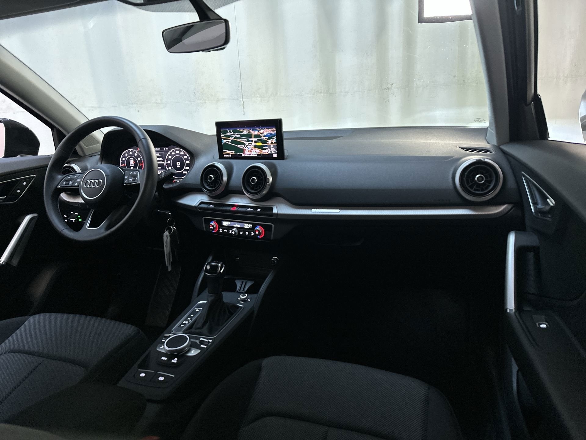 Audi Q2 35 TFSI 150pk S-Tronic Business Edition Navigatie Pa, Auto's, Dealer onderhouden, Stof, 4 cilinders, Automatische klimaatregeling