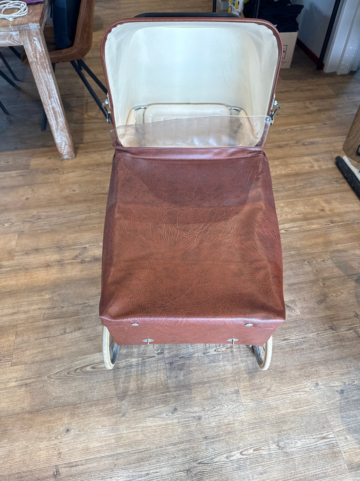Vintage Kinderwagen Bruin Leer - Klassieke Stijl, Kinderen en Baby's, Kinderwagens en Combinaties, Gebruikt, Met reiswieg, Ophalen