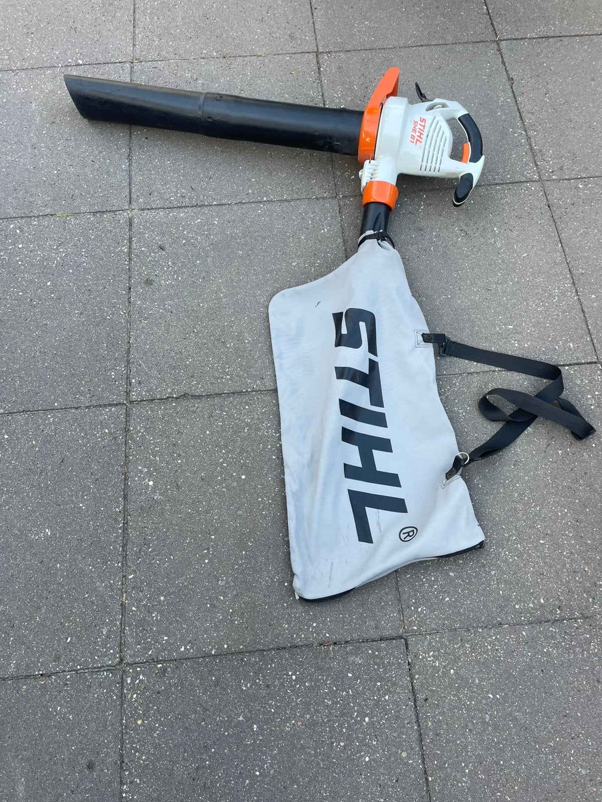 STIHL SHE 81 elec. bladblazer, bladzuiger,versnipperaar in 1, Ophalen, Gebruikt, Met opvangzak, Ruggedragen