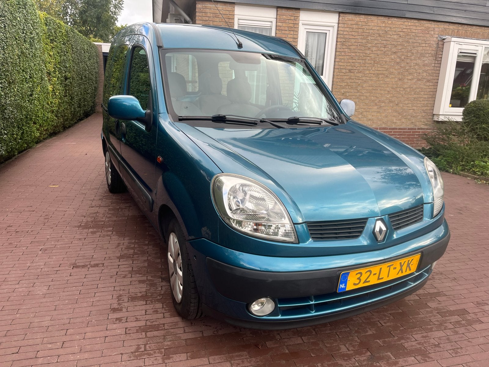 Rolstoelauto Renault Kangoo 1.6 16V AUT 2003 Blauw, Auto's, 1160 kg, Stof, Blauw, 49 €/maand