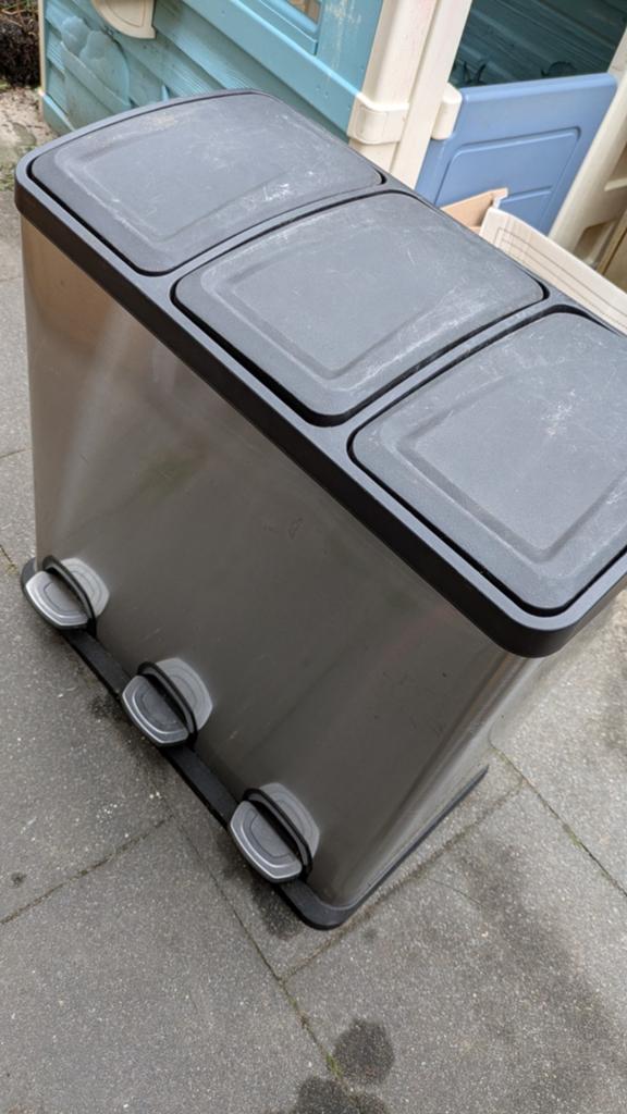 Prullenbak met 3 vakken, Huis en Inrichting, Woonaccessoires | Prullenbakken, Ophalen, Kunststof, Gebruikt, Met pedaal