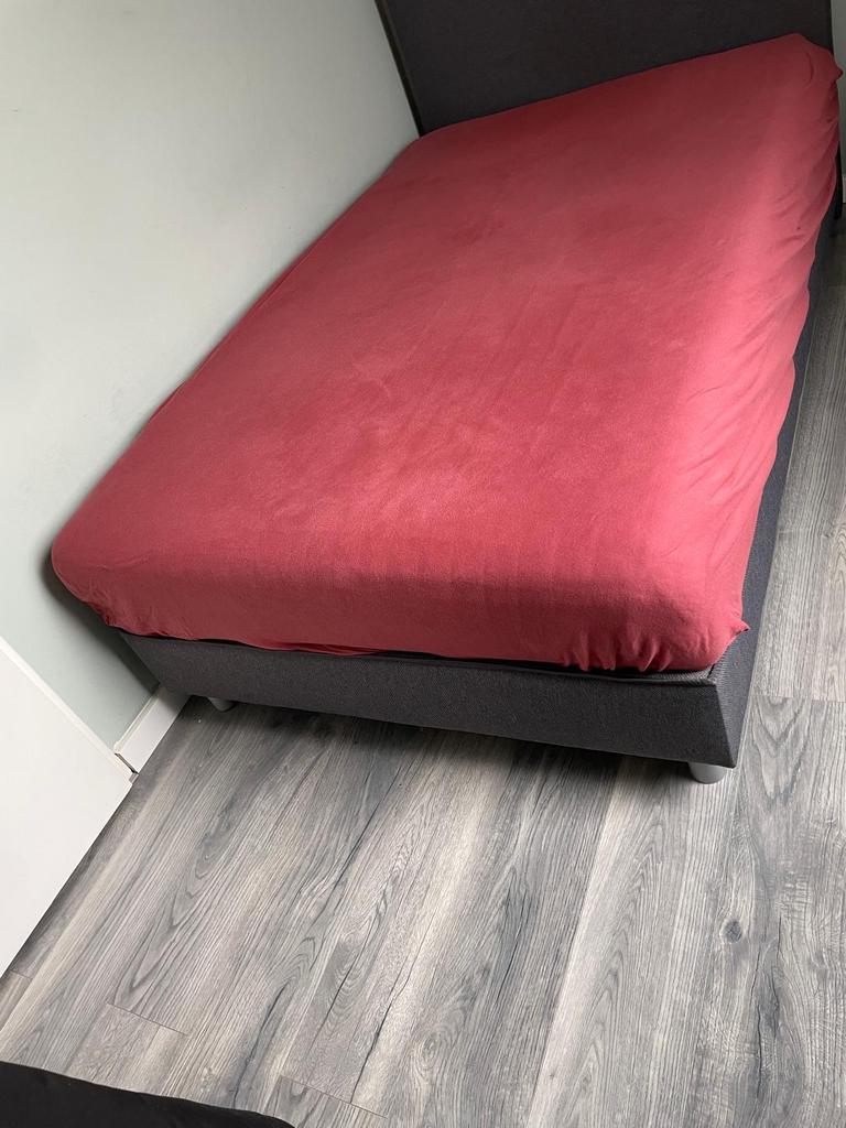 Comfortabele eenpersoons boxspring met hoofdbord, Huis en Inrichting, Ophalen, Zo goed als nieuw, Eenpersoons, 90 cm