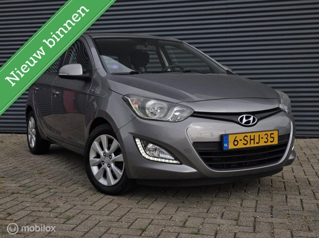 Hyundai i20 1.2i Business Edition Airco/5deurs/Parkeersensor, Euro 5, Gebruikt, 31 €/maand, 4 cilinders