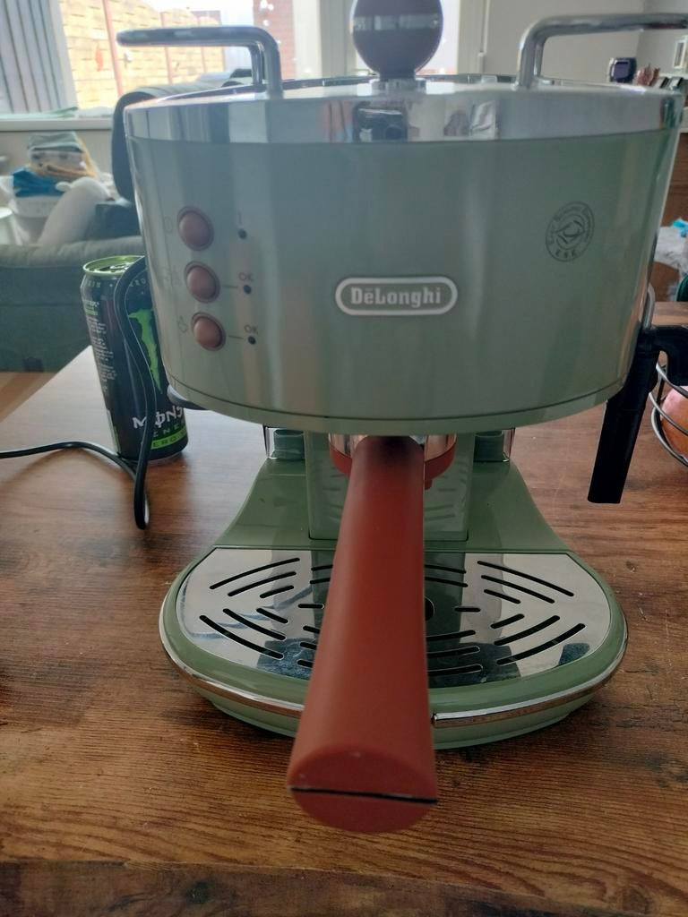 Delonghi espressomachine met melkstomer, Ophalen, Zo goed als nieuw, Espresso apparaat, Afneembaar waterreservoir