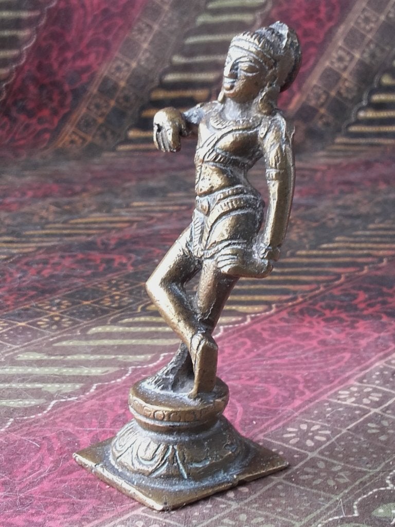 Mooi antiek Oosters tempelbeeldje van brons 9,4 cm., Antiek en Kunst, Kunst | Niet-Westerse kunst, Goud, Handgemaakt, Ophalen of Verzenden